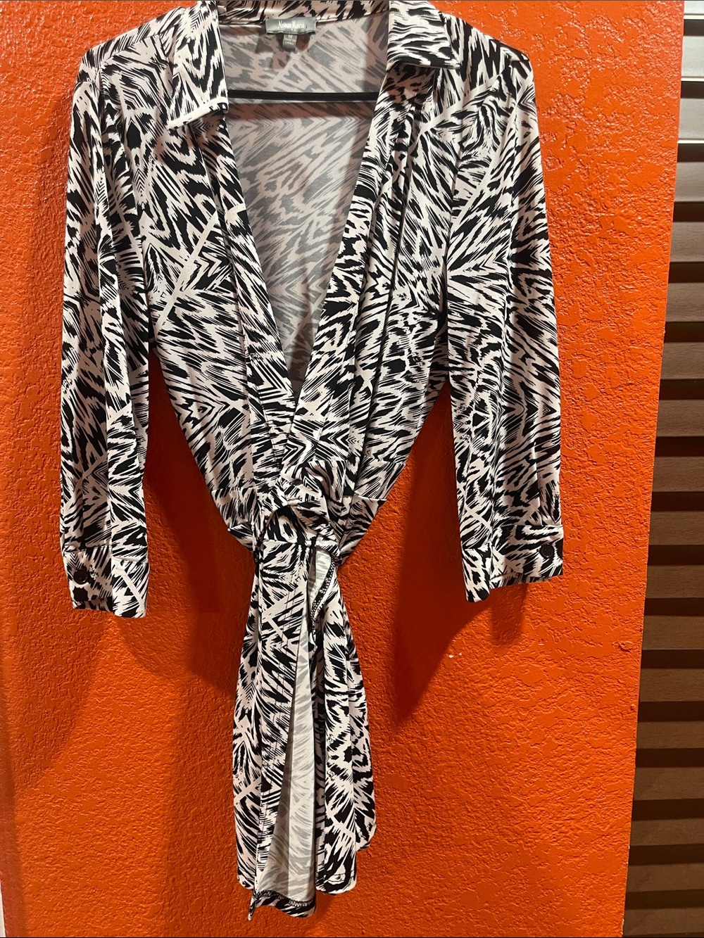 Neiman Marcus Black & White Printed Tie-Front Skorts